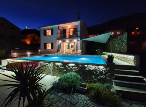 Villa with pool,tavern & superb view over Split